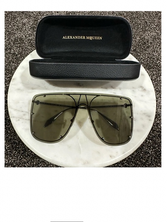 Alexander McQueen Oversized Shield Sunglasses Black Gradient Lens w/ Case main image 4